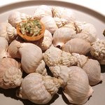 ライラ - ランチコース 5443円 のつぶ貝のタルトと鮑のソース