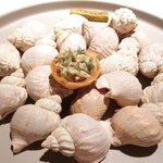 ライラ - ランチコース 5443円 のつぶ貝のタルトと鮑のソース