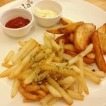 カフェアンドダイニング アカラ - 