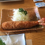 まるは食堂旅館 南知多豊浜本店 - 大きくて尻尾まで美味しい海老フライ。