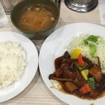 キッチンジロー - 季節のハンバーグセット、890円。ちょっと軽めな感じ。