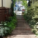 かばくんカレー アット トゥルー ジョー - エントランスもいい感じ…！