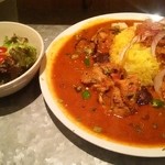 カレー&スパイス ワルン - チキンカレーとチキンキーマカレーのあいがけ極辛1250円