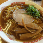 Ramen Furusato Ya - しっかりこくはあるけど、あたっくは優しい。
                        煮干しが最初ふわーっ。あとで、醤油