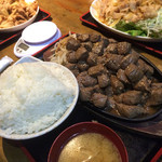 上州屋 - サイコロステーキ定食メガ、ご飯大盛 2015/05