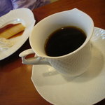 Cafe Salon de The OKA - 食後のコーヒーとデザート（焼プリン）