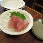 中央酒場 - ヒラマサ刺し550円