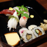 鮨と和の食　清吉 - 清吉のお寿司　にぎり４貫、巻き物４種、魚のすり身で作ったたまご焼きは上品でおいしいよ。