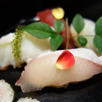 鮨と和の食　清吉 - にぎり寿司はヒラマサ、マグロ、鯛、タコの四貫でした。