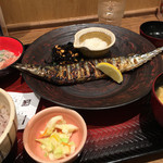 大戸屋 五反田東口駅前店 - 【料理】生さんまの炭火焼き定食！ （'15/9）（サイドメニューのおひたし付き）