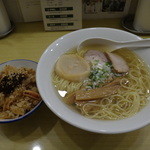 函館塩ラーメン 五稜郭 - ラーメン＋いかめし