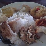 Rumah Makan Ponyo - とりあえず、自分のお皿に盛ってみました。