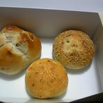 yakitatei 神戸大蔵店 - くるみパン、プチゴマパン・プチ野菜パン（２個で１０５円）