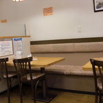 不二かつ - テーブル席