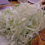 不二かつ - 綺麗な千切りキャベツ