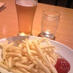 カプリチョーザ - グラスビール & フライドポテト ① (フライドポテト￥380＋消費税)
