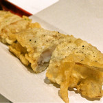 炭火割烹 白坂 - カサゴと蓮根のはさみ揚げ、煮アナゴの天ぷら、梅の天ぷら