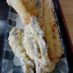 手前：小魚天、右奥：ちく天、左奥：イカ天