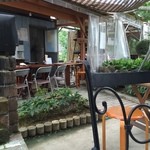 隠れ家 - 屋外飲食スペース