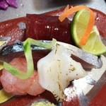 つる幸 - づけ巻アボガド・鯖・梅貝・ガスエビ ラー油掛け