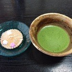 つる幸 - お抹茶・お菓子（唐松煎餅・落雁）