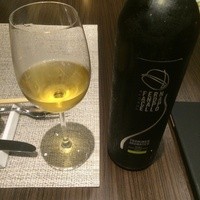 キャトルラパン - ライチの香りのイタリア産白ワイン。色味が濃くて味もすごく好み。