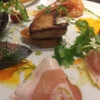 キャトルラパン - Cラパンの代名詞とも言える前菜盛り。