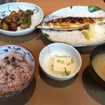 Yayoi Ken - 北海道産のさんま塩焼き定食。
                        美味しかった！
                        790円という値段は、CP値高いでしょう〜！