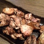 炭焼わが家 - 地鶏ももバラシ