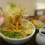 讃岐のおうどん 花は咲く 新中野本店 - かき揚げぶっかけうどん
                                かき揚げがすごい！