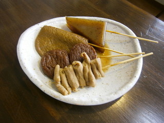 h Dagashiya Shouwa - 静岡おでん　ダシ粉と青のり、カラシ、みそダレで自分好みの味で　どれでも1本70円