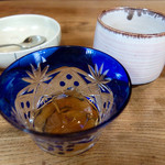 Soba Zabou - 201509 デザートは黒蜜のかかったそば茶ゼリー。青い涼しげな江戸切子の器が見た目にも鮮やか