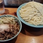 つけそば屋 麺楽 - 201509チャーシュー・野菜入り 特盛り￥1200