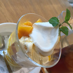 ワンルームカフェ - マンゴー＆杏仁パフェ