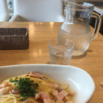 ワンルームカフェ - ベーコンとビーンズの塩ガーリックバター