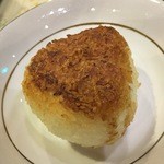 ペンション ひみつ基地 - 囲炉裏で焼きオニギリ