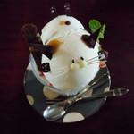 フレッシュイチゴのにゃんこパフェ８００円♪