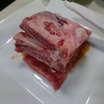 龍園 - 骨付きカルビ（￥1.800）