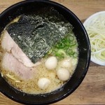 長浜豚骨ラーメン 一番軒 - 長浜焦がし黒豚骨+うずら卵