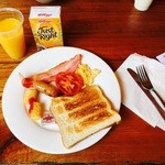 Cairns Tropical Zoo - いっただっきまぁす♪