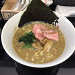 芳醇煮干 麺屋 樹 - 開店2日目の、オープン記念ラーメン500円。
            麺が平打ち麺。