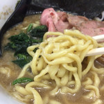 芳醇煮干 麺屋 樹 - 開店2日目の麺は、平打ちのピロピロした波打った、噛み応えのある麺でした。