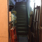 GRIS - 階段で４Fへ。骨董屋さんの道具が行かれた階段