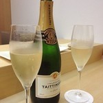 鮨十 - モエより、高級なシャンパンで乾杯！