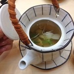 鮨十 - 土瓶蒸し。松茸と銀杏、アイナメが入った贅沢な一品。松茸の香りがとても良かったです！