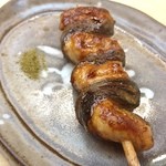 鮨十 - くりから焼き。粉山椒と一緒に。何本でもいただける美味しさ！