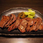 厚切り牛タン炭火焼き