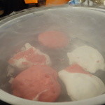 ビストロ ダイア - 液体窒素でココナッツとラズベリーのエスプーマを凍らせます。