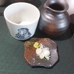 杜のそば家 山本 - 薬味とつゆは徳利で提供です