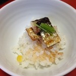 つる幸 - コーンの炊込みご飯 焼き秋刀魚のせ(お代わりできます)